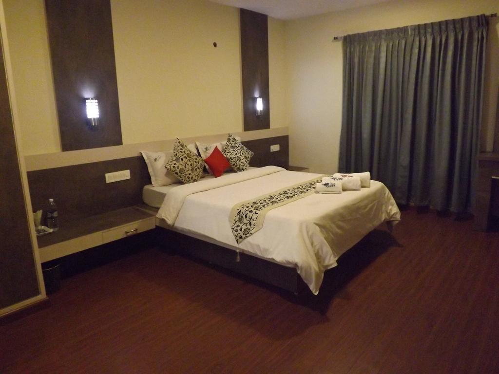 The Majestic Crown Hotel Ooty Buitenkant foto