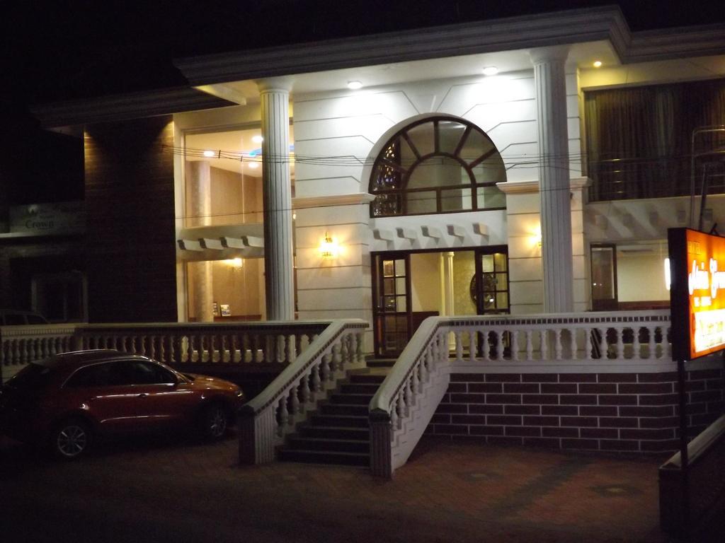 The Majestic Crown Hotel Ooty Buitenkant foto