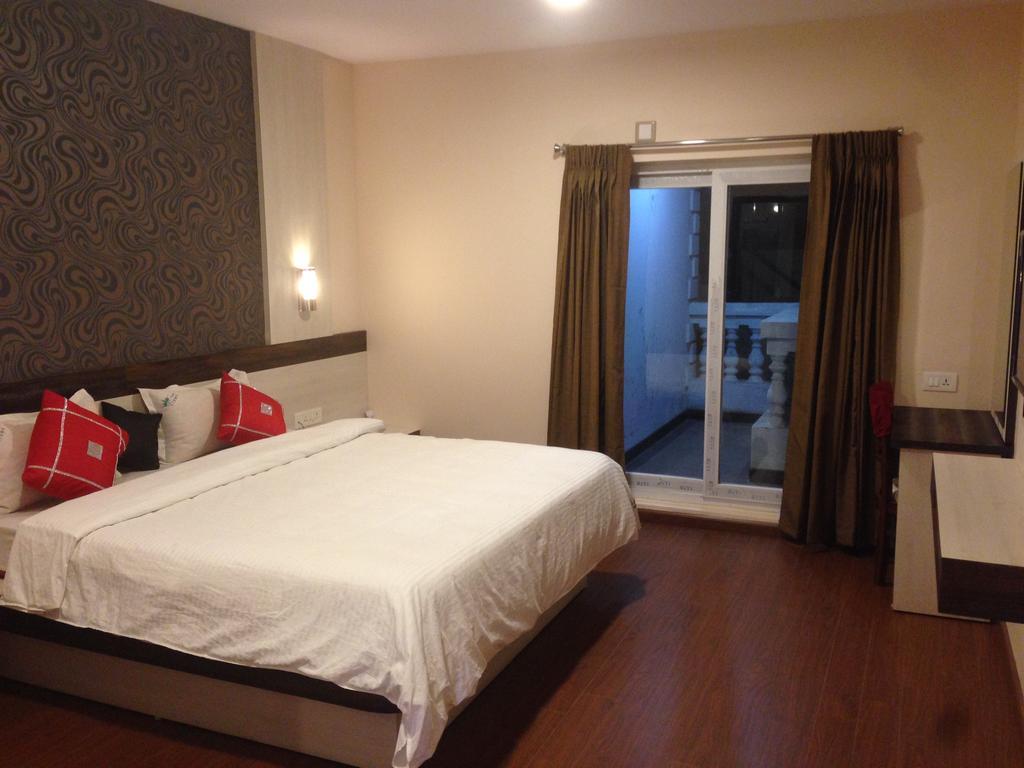 The Majestic Crown Hotel Ooty Buitenkant foto