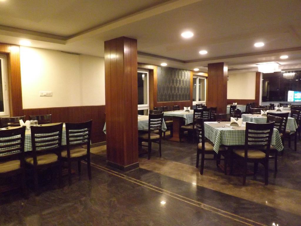 The Majestic Crown Hotel Ooty Buitenkant foto