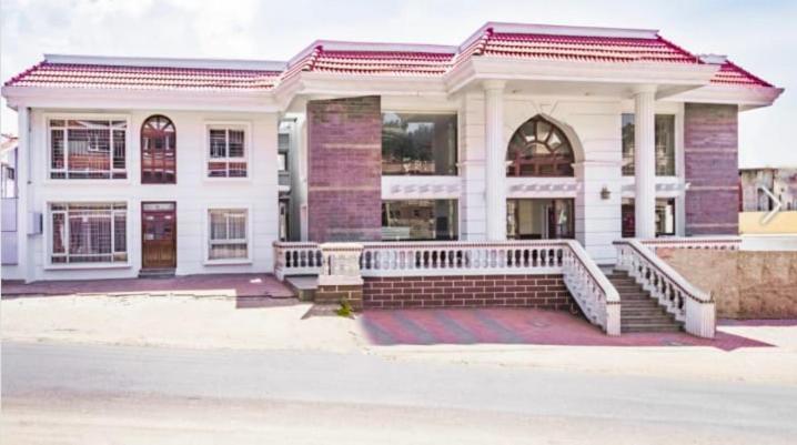 The Majestic Crown Hotel Ooty Buitenkant foto